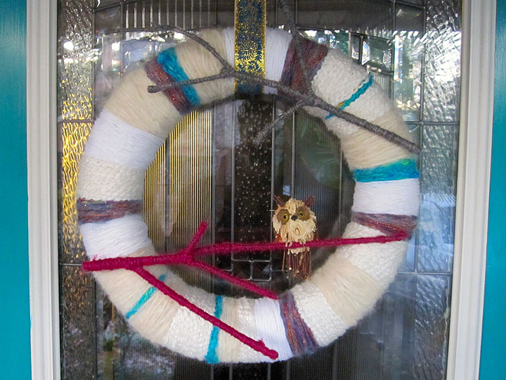 Winter Yarn Wreath (with little owl friend)
